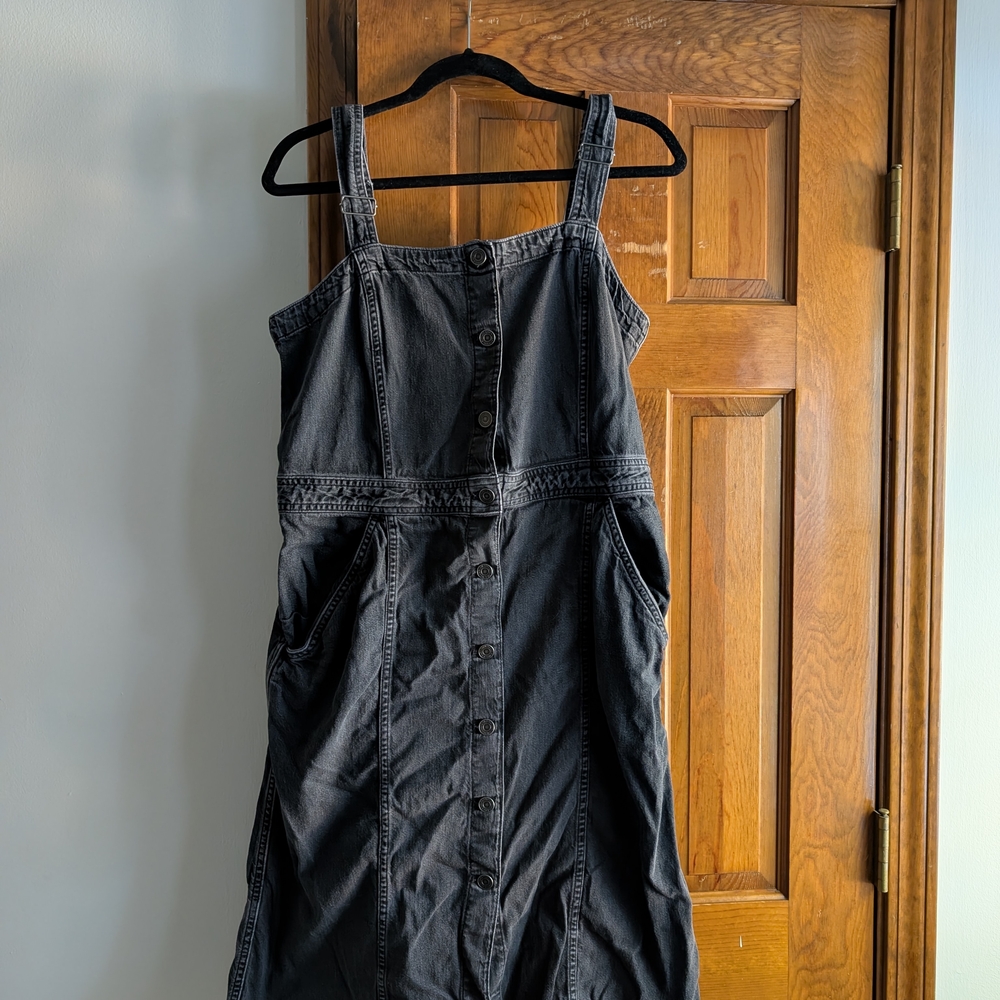 Levi's Textured Black Garment